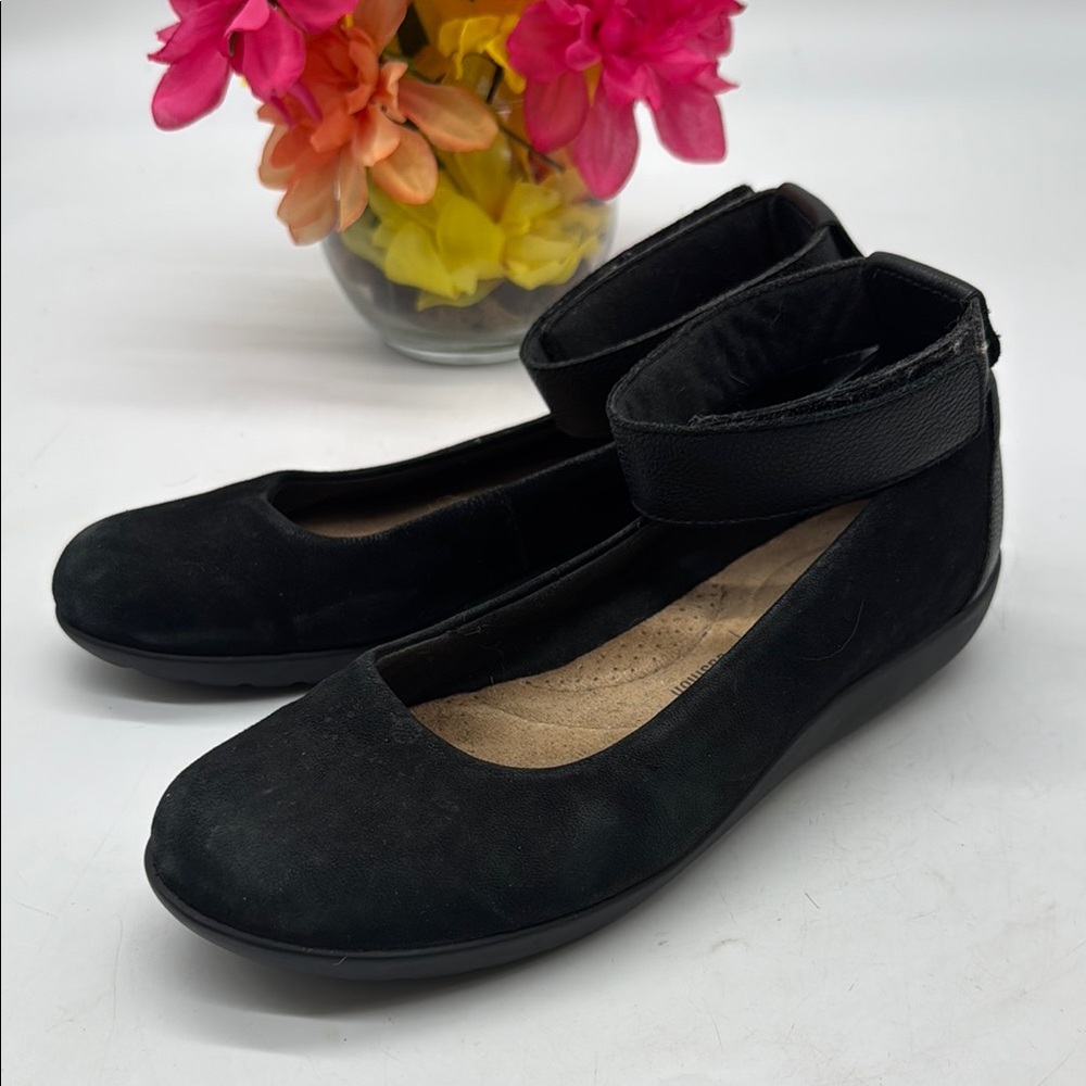 Clarks Collection Black Suede Flat with Ankle Strap Size 6.5 BFL8147D